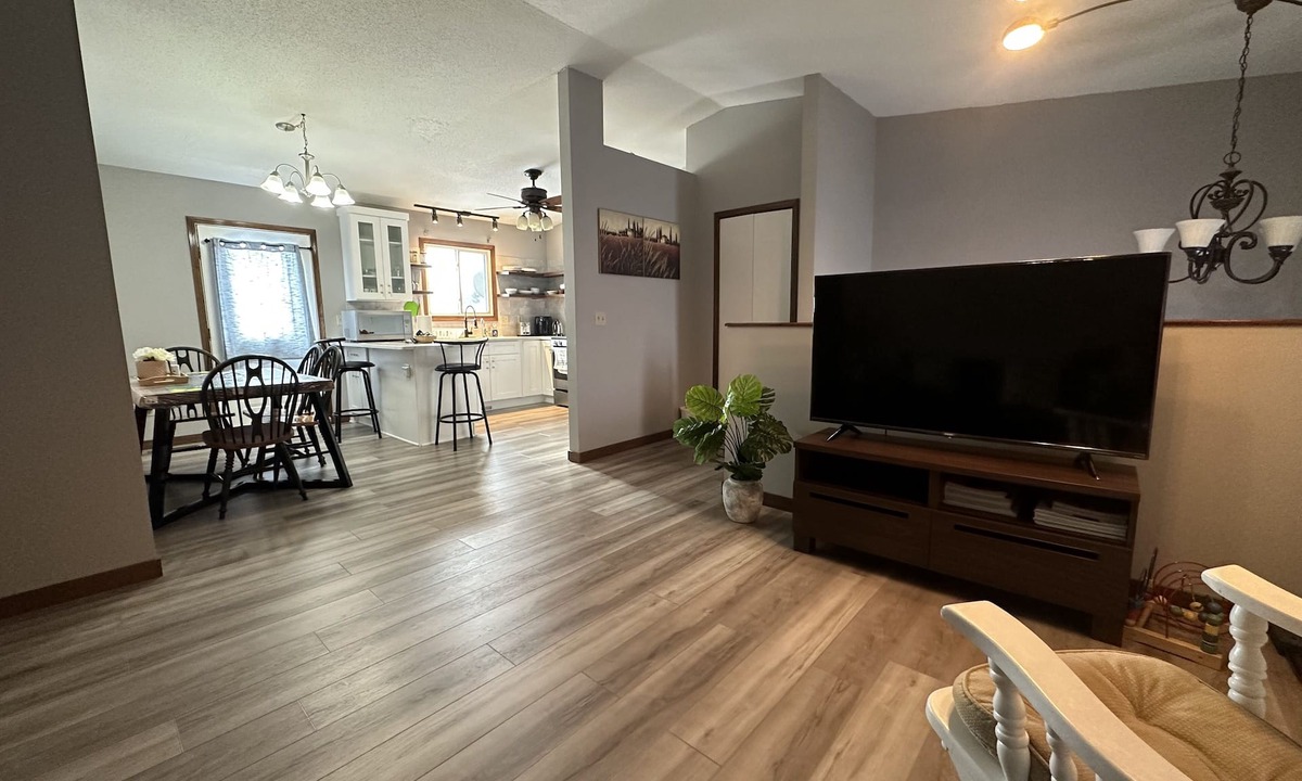 Shakopee House | Dear Spring and Summer Lovers, Quickly Place Your Reservation Twin Cities Heart