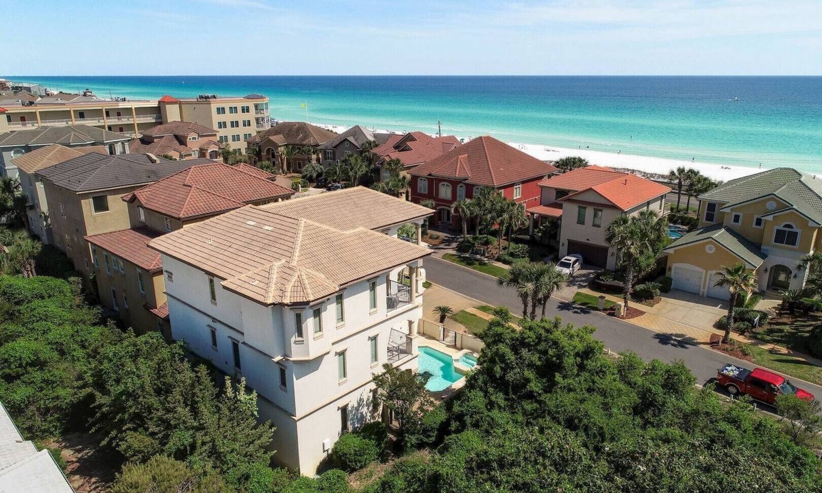 Avalon Beach Estates House | Deeded Beach, Pool, Hot Tub, LSV - Chateau Lumiere