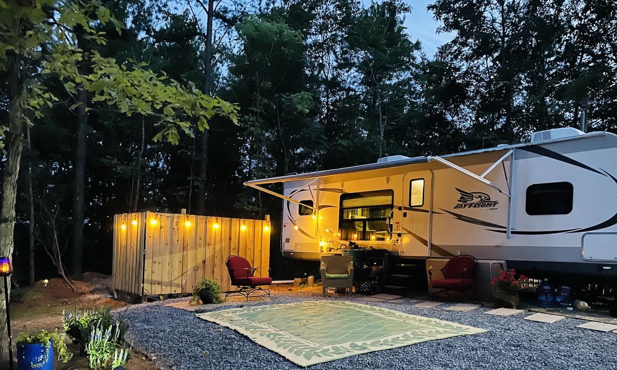 Coosa House | Delightful Jayco Camper on the Coosa river