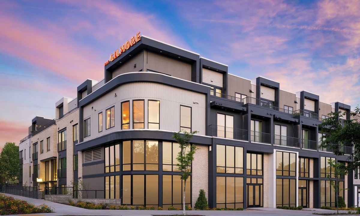 12 South Hotel | Deluxe Queen Accessible Room + Full Kitchen | Rooftop + Courtyard | The Gilmore