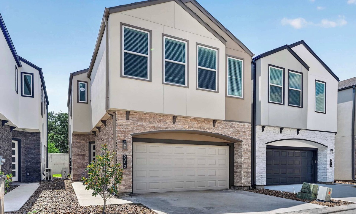 Houston House | Designer Home, Office, Galleria & NRG