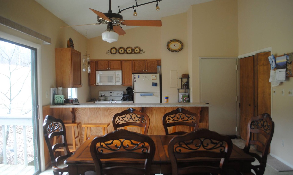 Nellysford Condo | Devil's Knob Mtn. condo on golf course with views of Shenandoah Valley