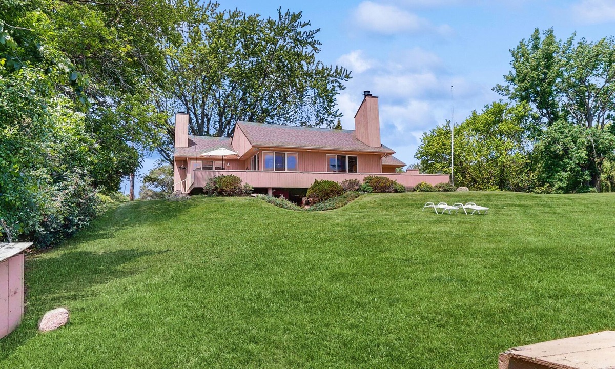 North Hero House | Dog-friendly, house & guest house on Lake Champlain, views, lakefront, bbq