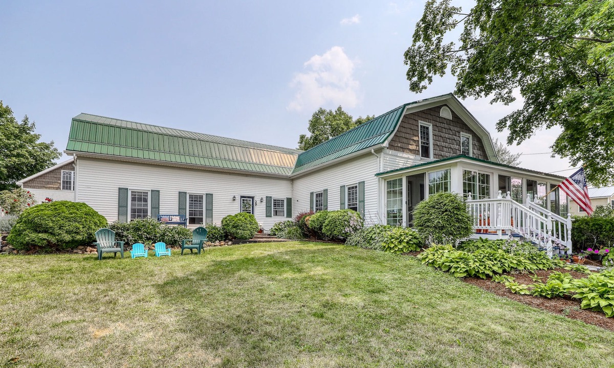 Isle La Motte House | Dog-friendly lake home with private beach, dock, firepit, barn, & treehouse