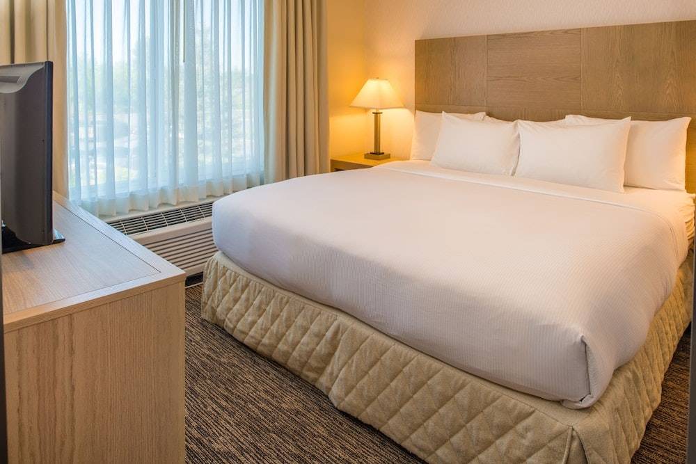 Old Bend Hotel | DoubleTree by Hilton Hotel Bend 1 King Bed Suite