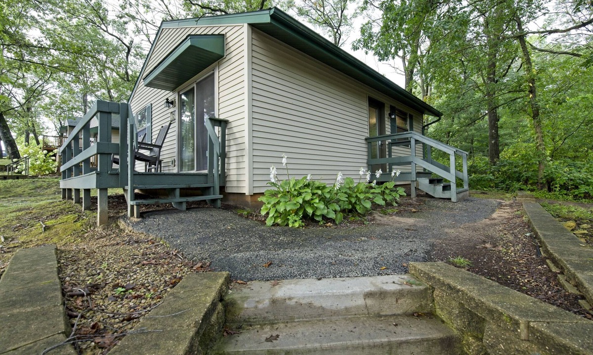 Wisconsin Dells Cottage | Down-Home Christmas Mountain Village, 2 Bedroom Cottage