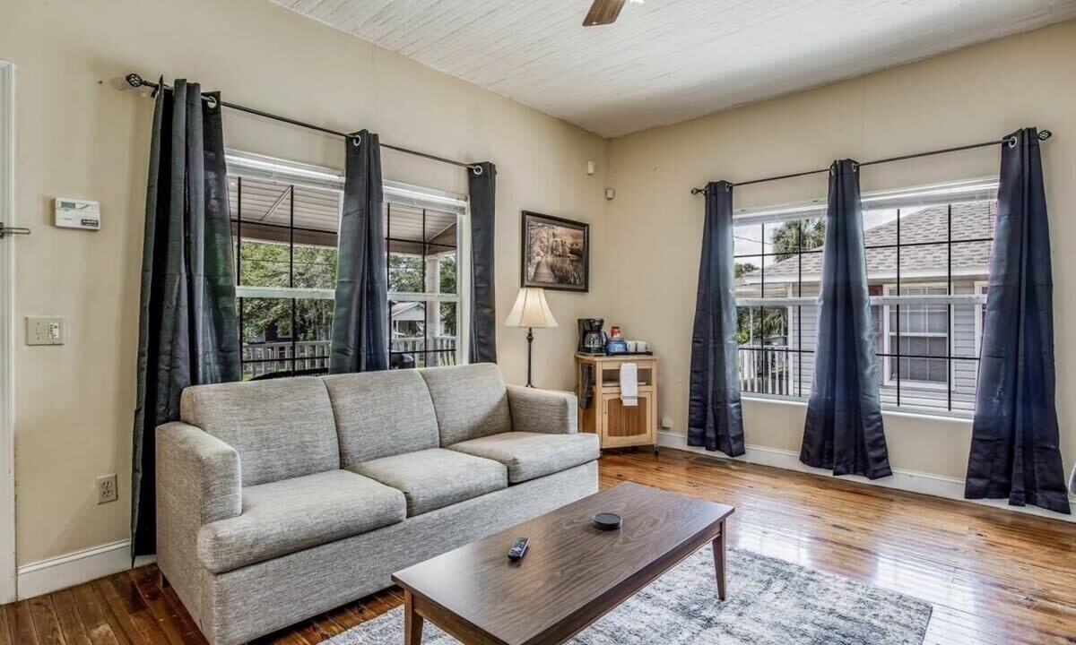 South Pensacola House | Downtown! Modern Interior! Sweet on Strong - B