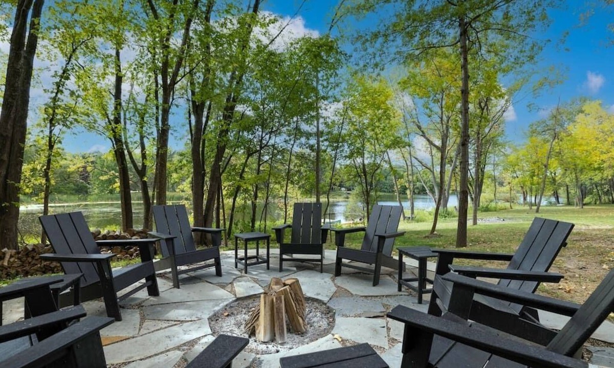 Inver Grove Heights House | Dreamy Lake Home with Huge Private Yard