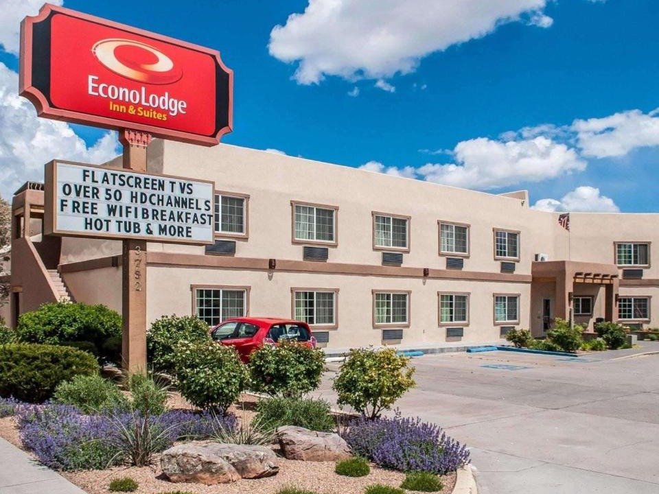 Southside Hotel | Econo Lodge Inn & Suites