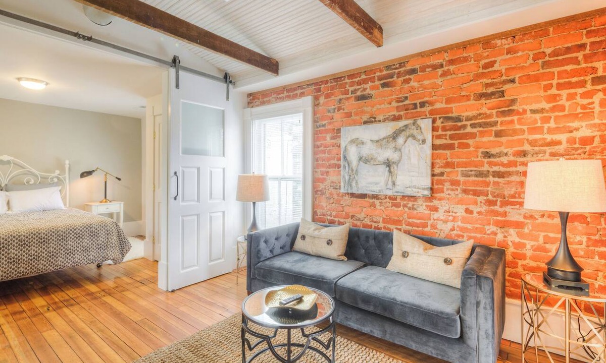 Belmont Apartment | Elegant Apartment Near Hospital, Downtown Belmont