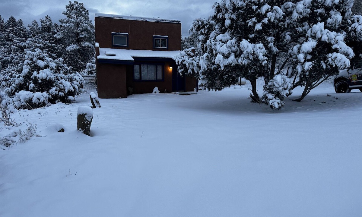 Questa House | enchanted 2 bed 2 bath 20 minutes from ski area