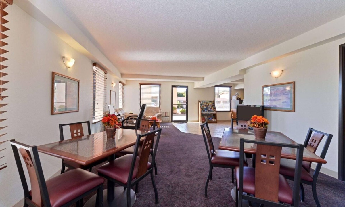 Elk City Hotel | Executive Plus Inn & Suites