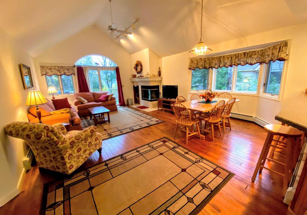 Bretton Woods Villa | F9 Fairway Village home on the Mt Washington golf course - in the heart of Bretton Woods
