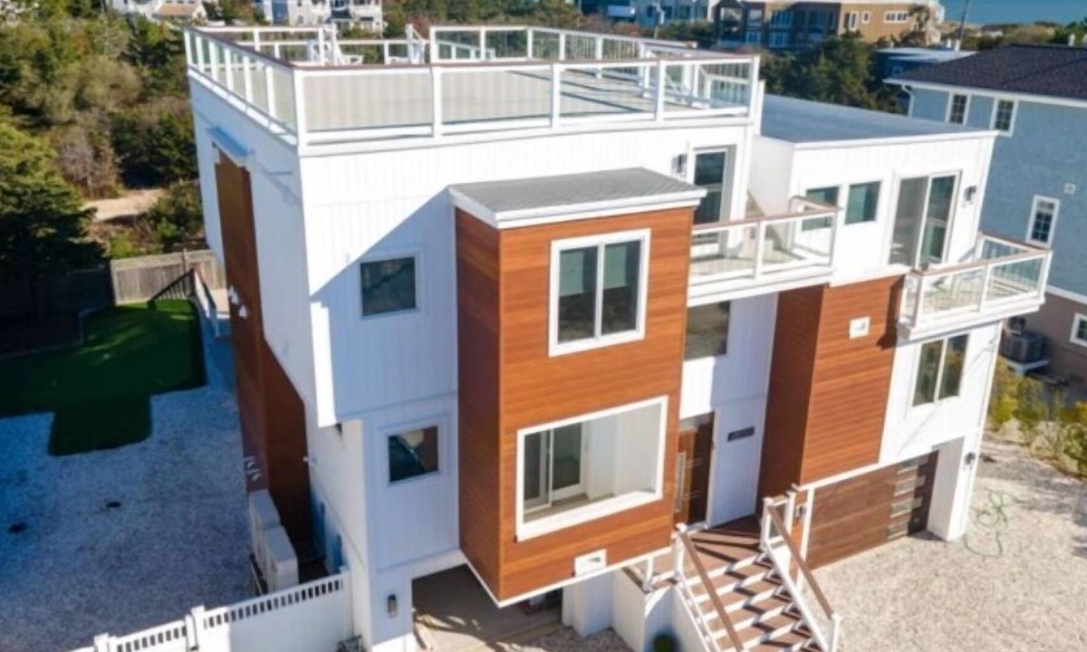 Loveladies House | Fall getaway in Loveladies, Long Beach Island, NJ Call for Special Autum Rates