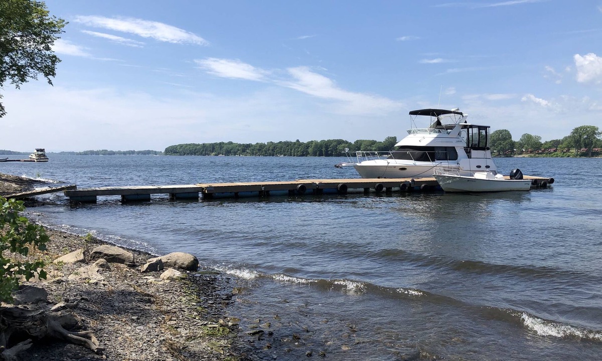 North Hero House | FALL SALE FOLIAGE OR FISHING—2026 SEASON OPEN!nWATERFRONT, DOCK, LAUNCH, FISHING