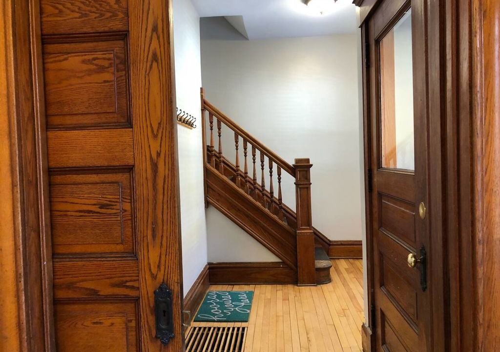 Minneapolis Villa | Families+1.5ba+Sleeps 10+Parking+1.5mi to Downtown