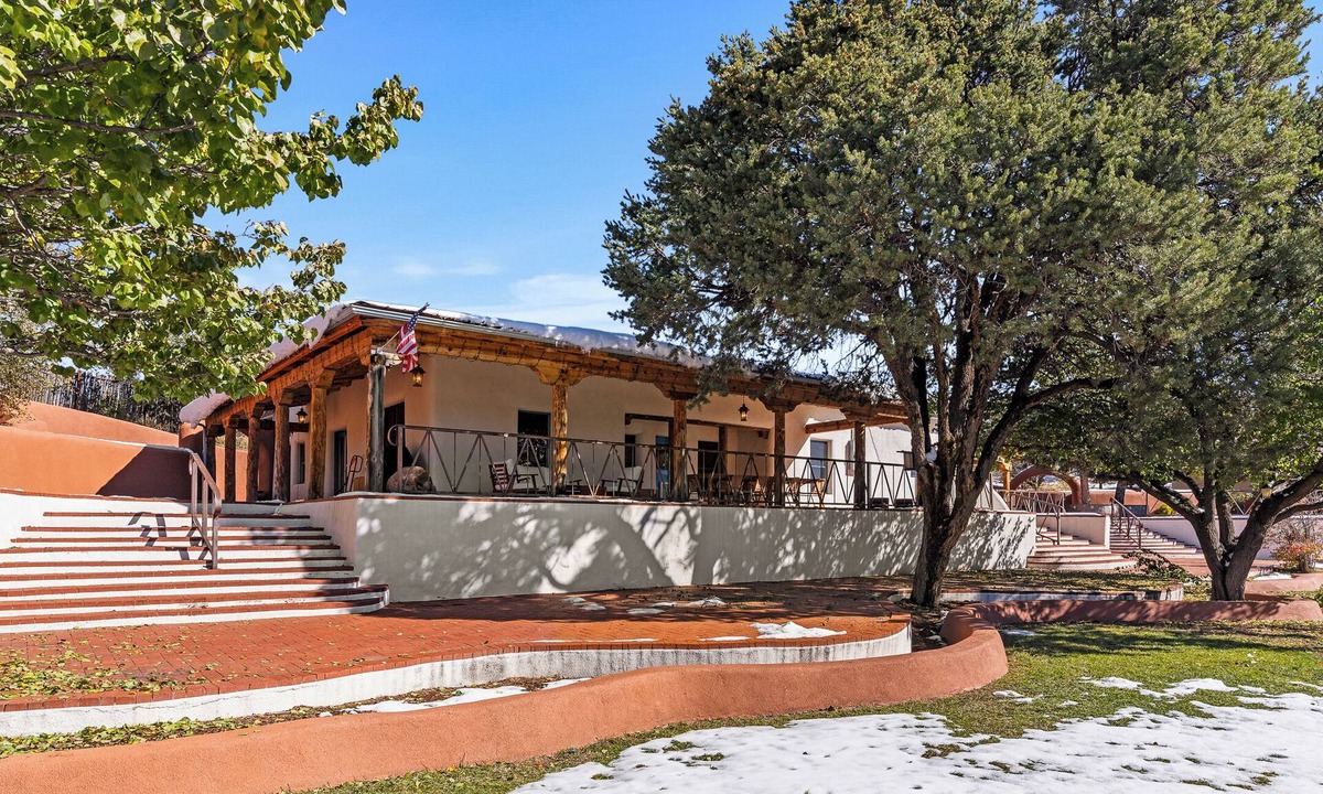 Tesuque House | Family Friendly 6-bedroom Compound