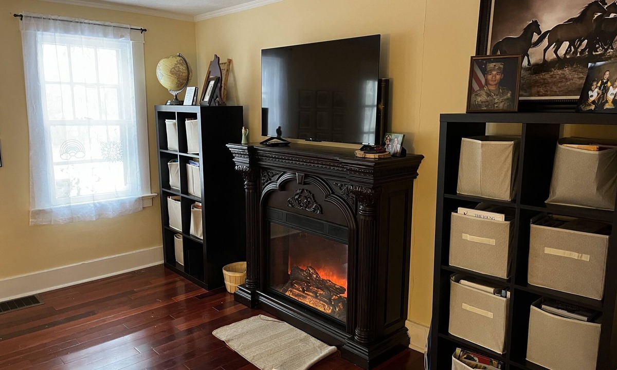 Ferguson House | Family friendly home getaway with big yard close to all St Louis has to offer.