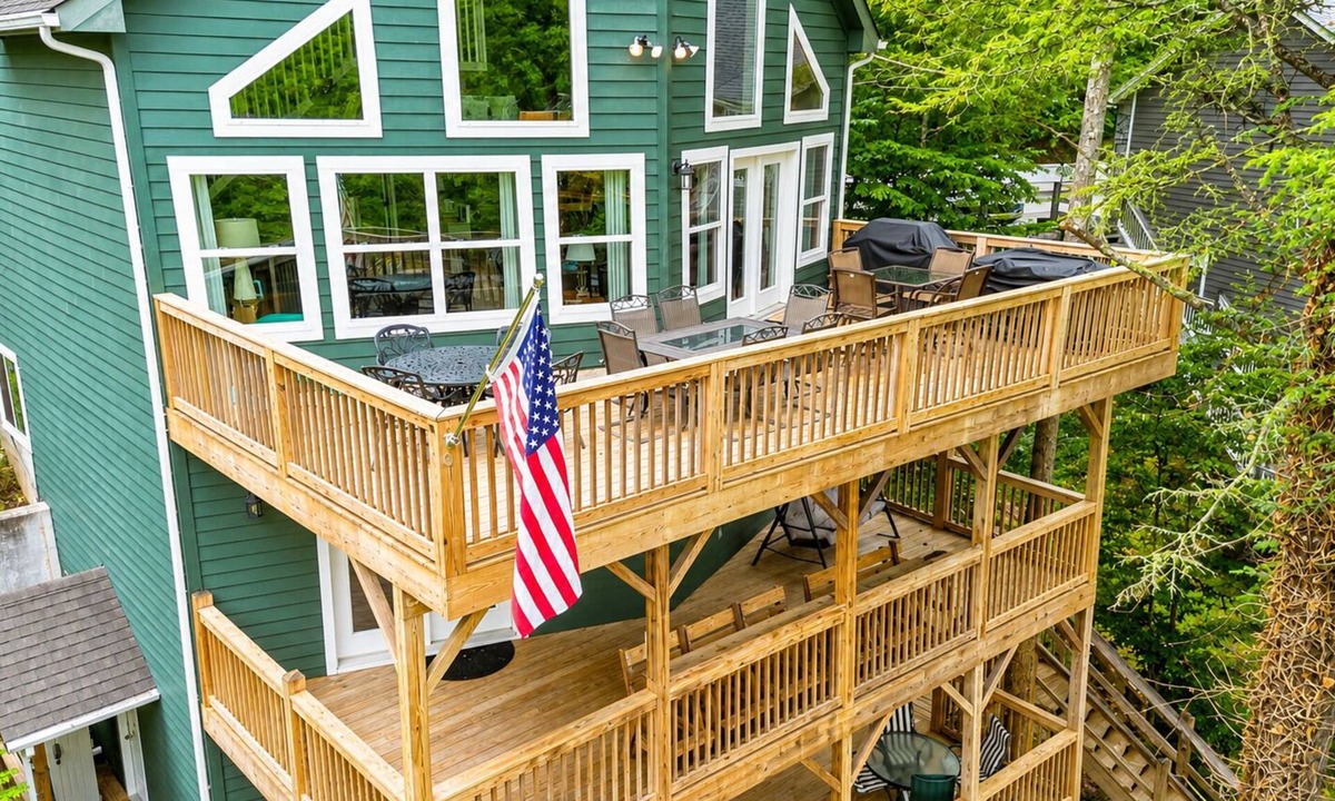 Lakeside Estates House | "Five O'Clock Somewhere" ✬ No Wake Cove ✬ Sleeps 22 ✬ Dbl Deck Dock with/Slide