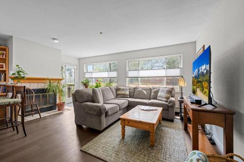 Arapahoe Ridge House | Flatirons Hideaway in Boulder CO