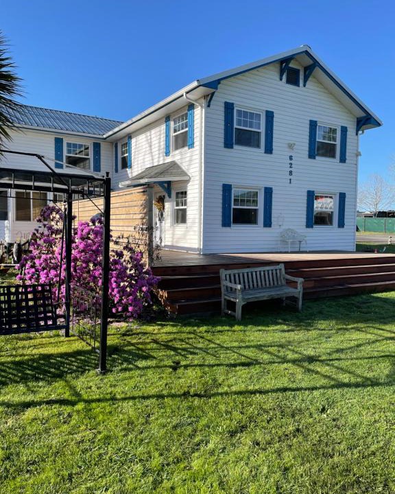 Sweet Home Hotel | Foster Lake Inn