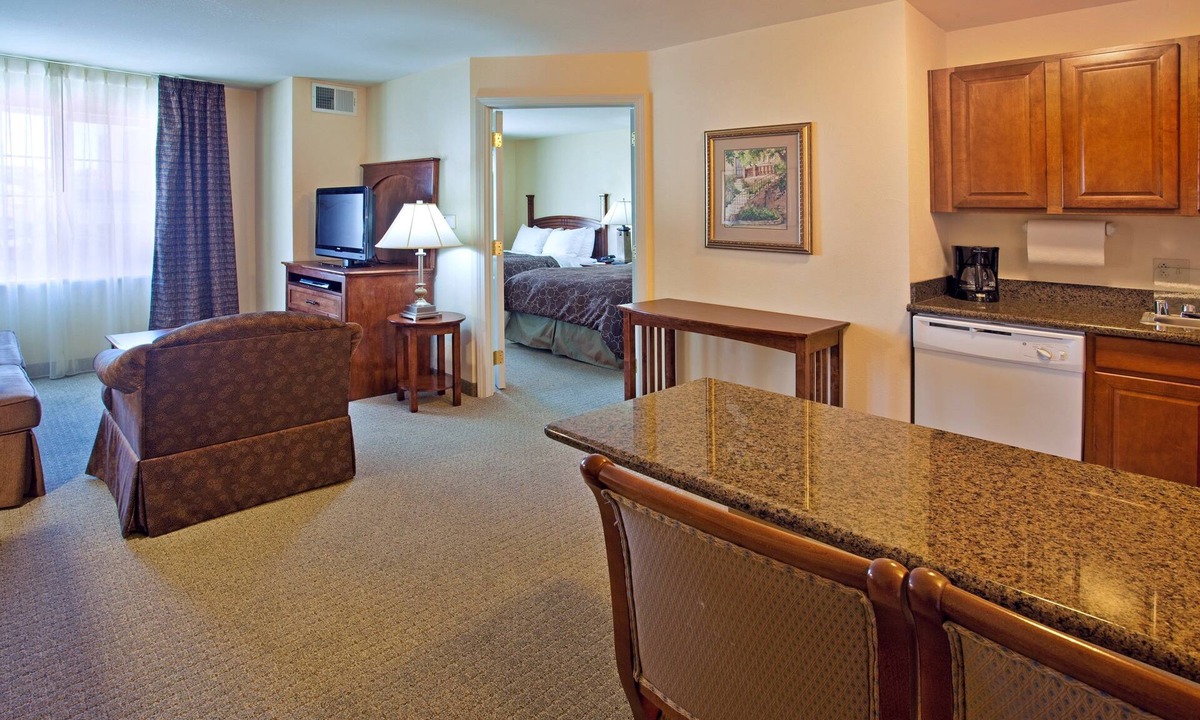 Albuquerque Condo | Free Breakfast + Free Wi-Fi + Hot Tub | Great Suite Close to the ABQ Airport