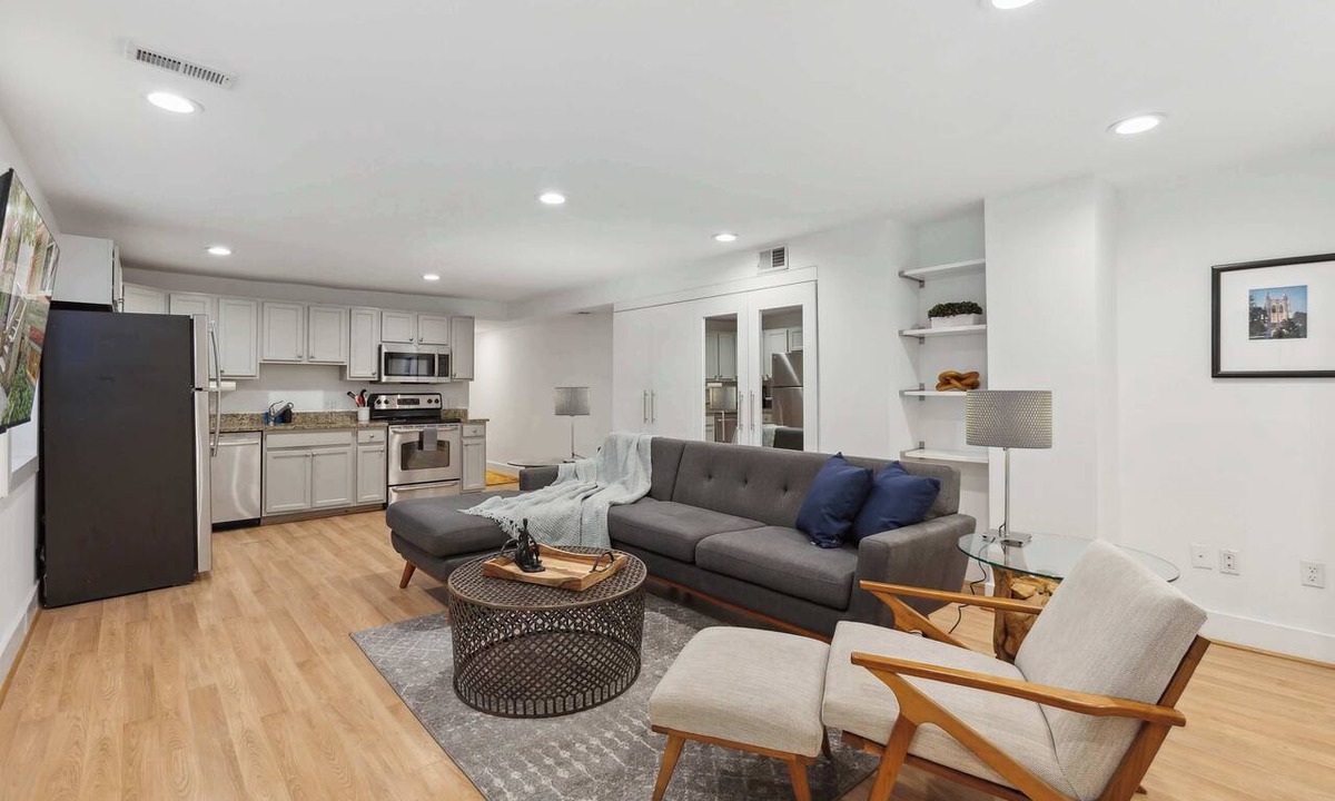 Bloomingdale Apartment | Free Parking! Large, 2BR/1.5BA with AC/TV/Internet