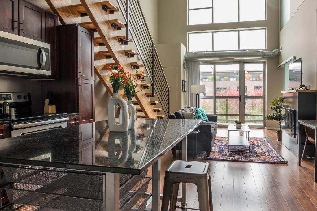 Mill District Apartment | FRONTDESK 225 Portland Ave Mill District Downtown Apts