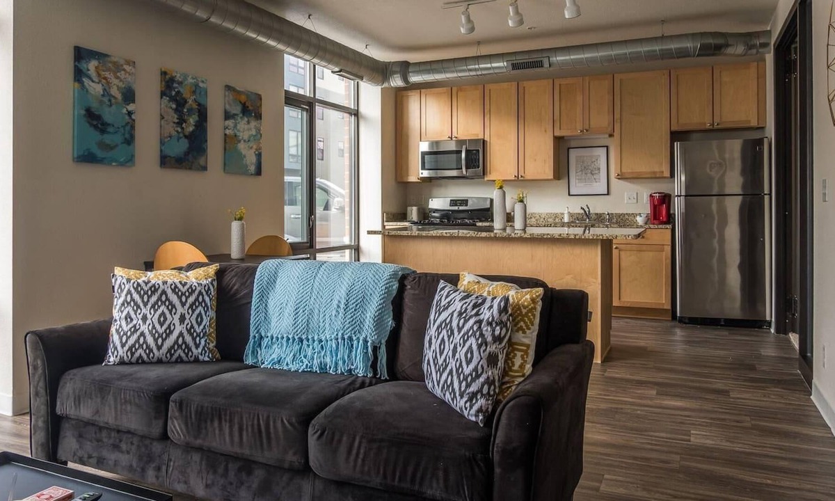 Downtown Minneapolis Apartment | Frontdesk | Simple 1BR Apt near Downtown
