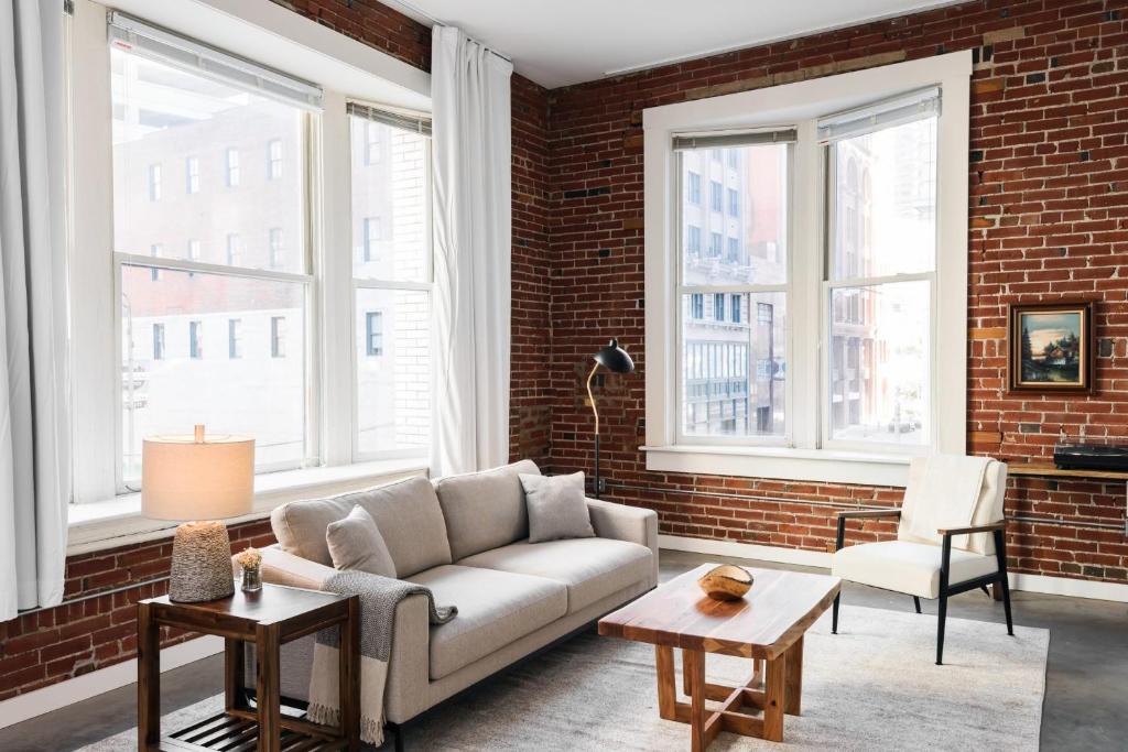Downtown St. Louis Apartment | FRONTDESK Spacious 2 BR Apt in Downtown STL