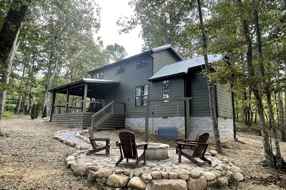 Monteagle Cabin | Fully Stocked Cabin Nestled Among the Trees in Tennessee