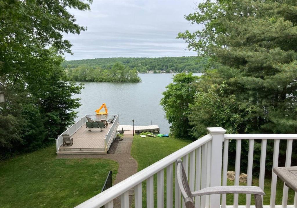 Lake Pocotopaug House | Fun on the Lake