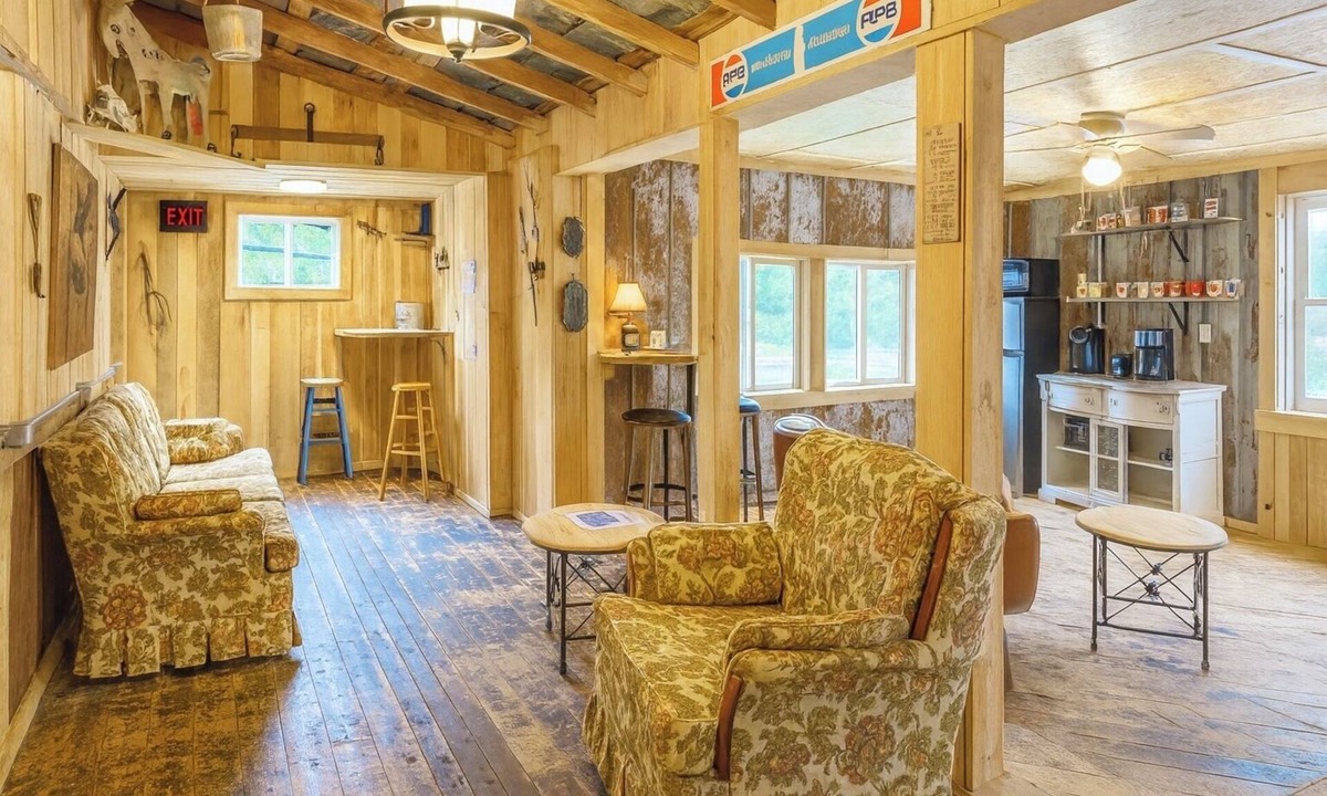 Tracy City Hostel | Goat Pen Hostel - the COVE