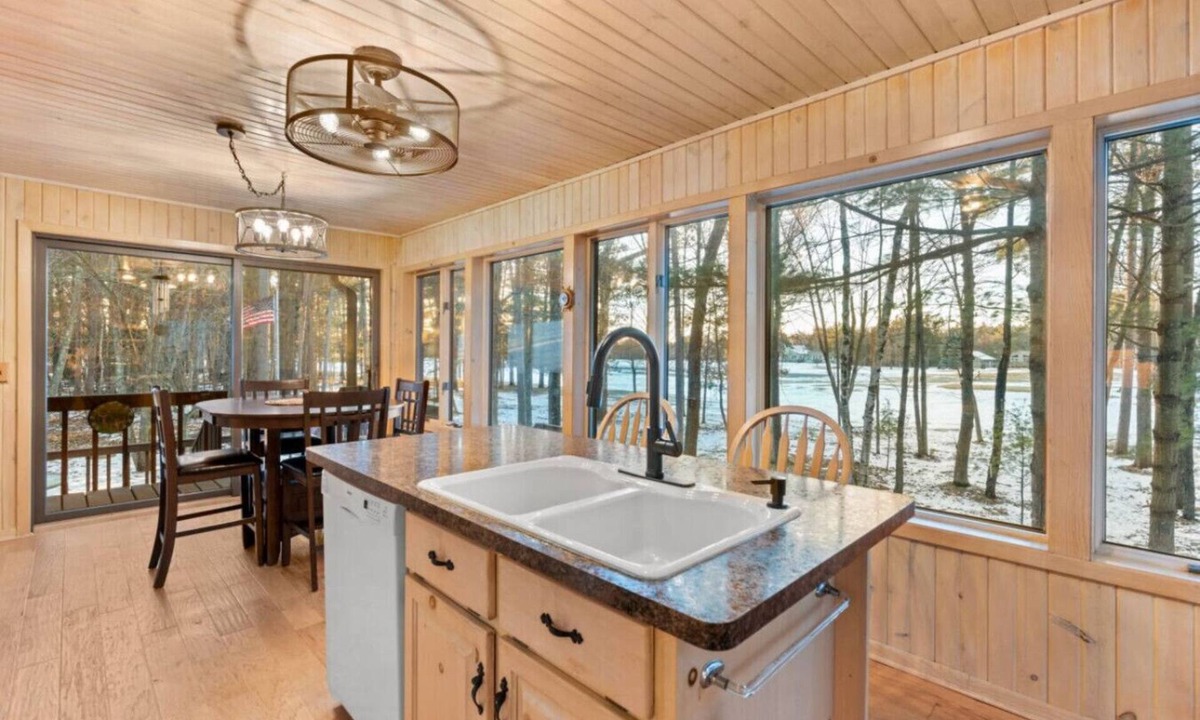 Danbury Apartment | Golf UTV 4 Kings in Voyager Village on airstrip