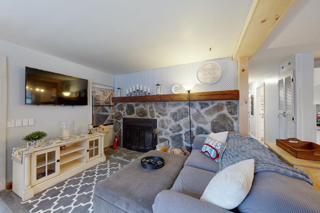 West Dover House | Gone Ski inn
