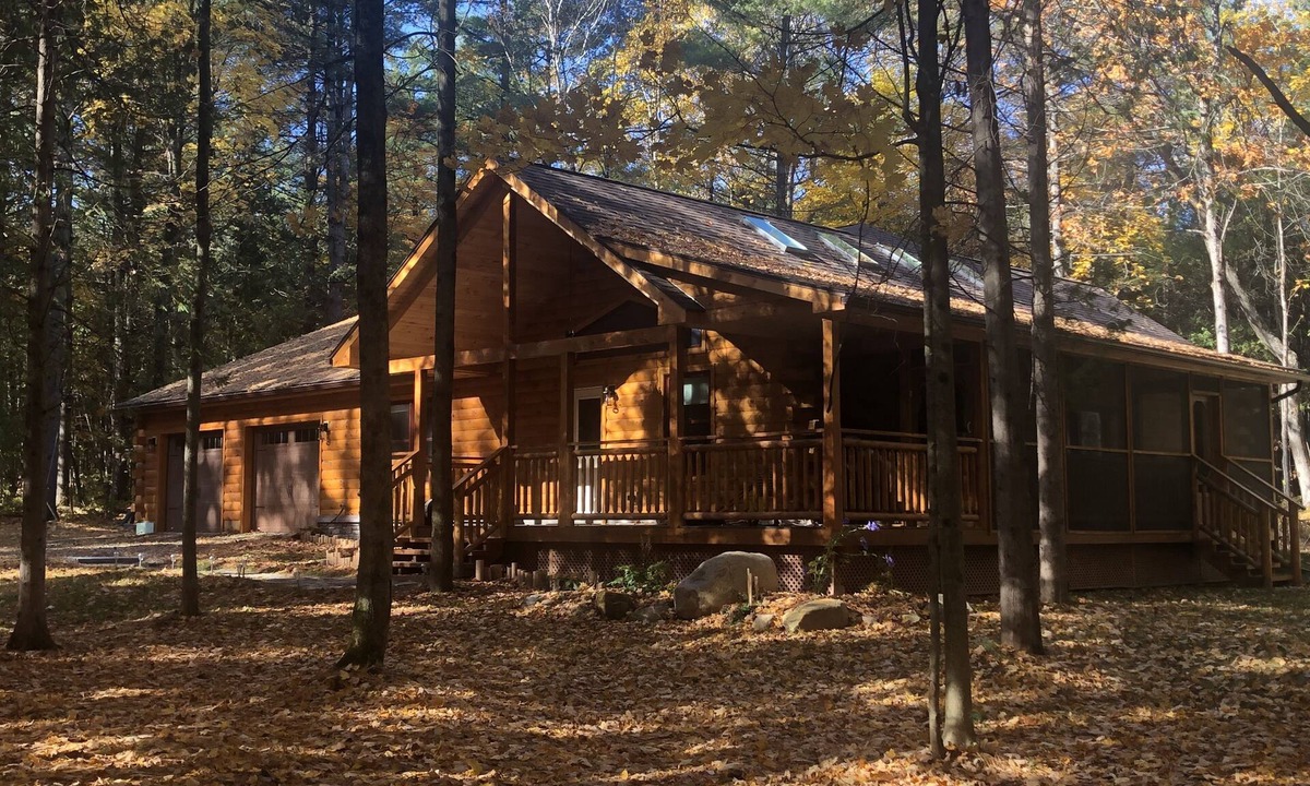 Plattsburgh Cabin | Gorgeous 3bd 3ba Log Home w/Sauna, Screened Porch, and Fire Pit