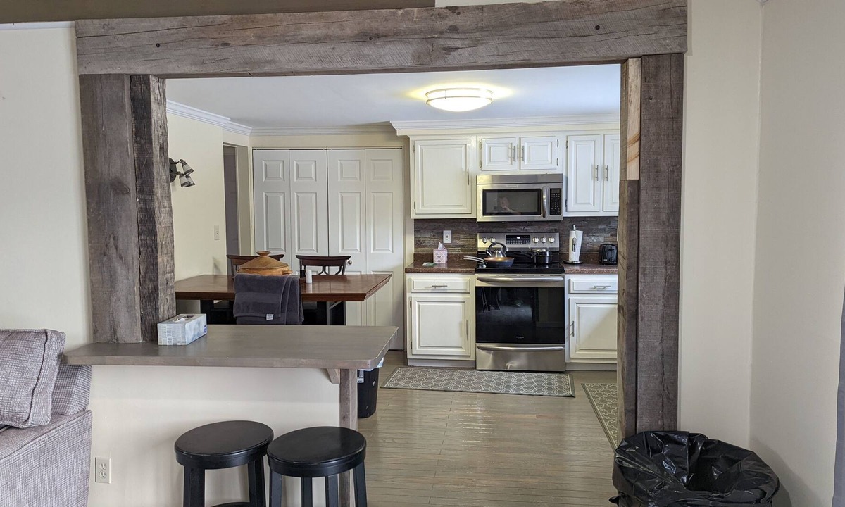 East Haven  Rutland County House | Gorgeous ski chalet just 14 mi to Killington pet friendly hot tub