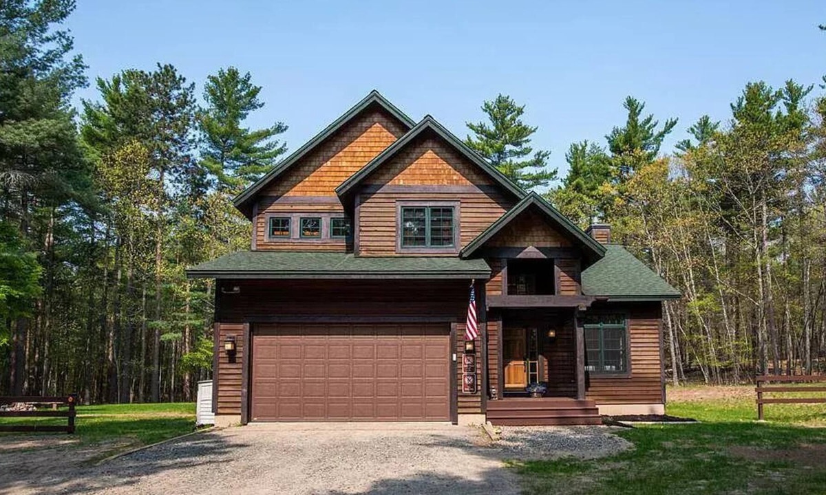 Jay House | Grand Iris Lodge, Adirondack Luxury and Comfort, 4 Bedrooms, 2.5 Baths, Hot Tub & Sauna, WiFi