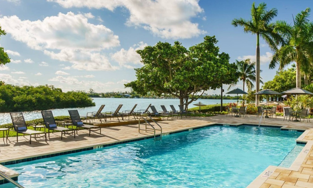 Marathon House | Great Location! 3 Comfortable Units, Free Breakfast, On-Site Bar and Restaurant