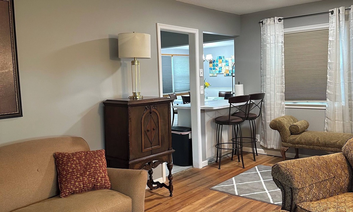 Richfield House | Great Location- Only 5-Min to Mall of America! And, 20-Min to both Mpls & StPaul