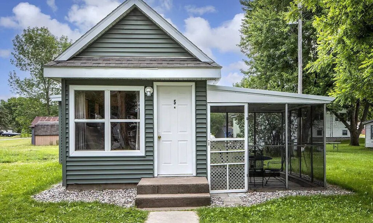 Buffalo City Cabin | Great River Road Cabin on the Mississippi Backwaters Turtle Cabin