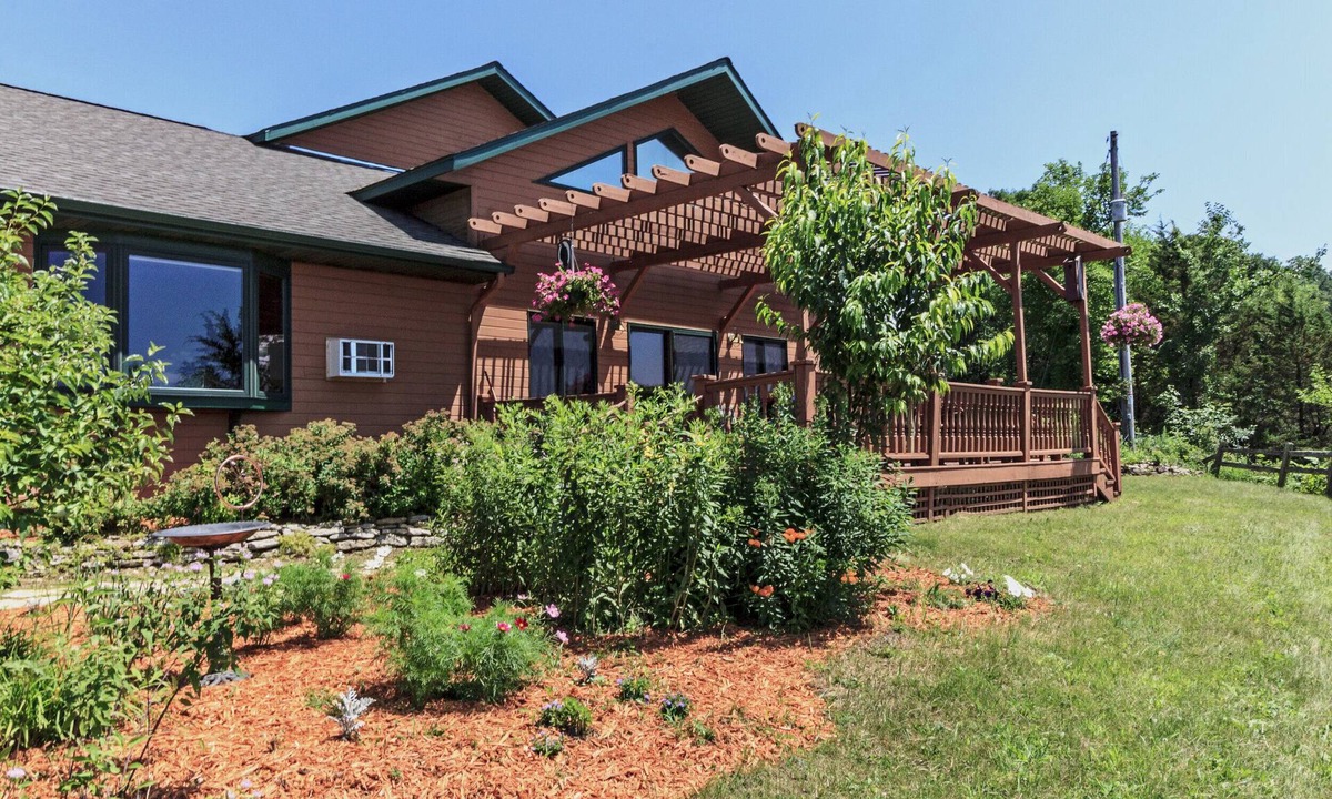 Fountain City House | Hawks View's Black Hawk Lodge