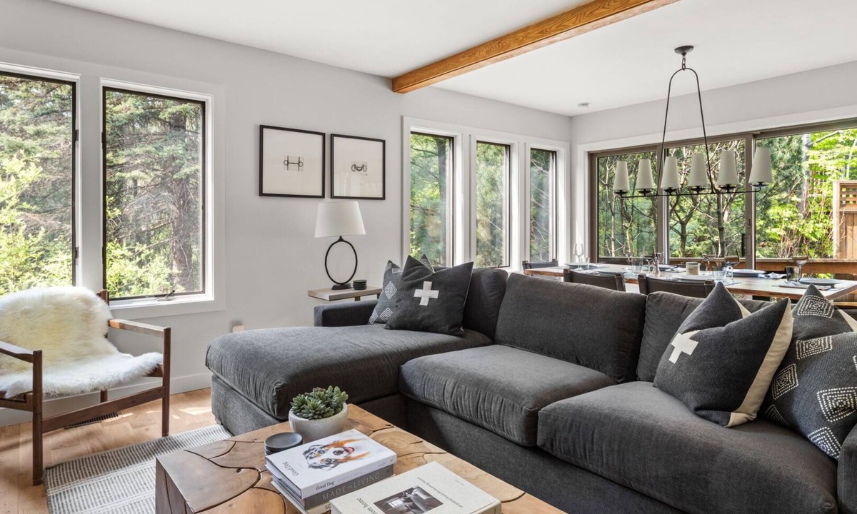 Stowe Area Condo | Heated Pool/Hot Tub Access & Near Stowe Mtn resort