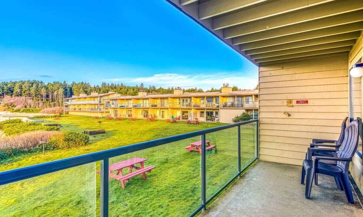 Moclips Condo | Hi-Tide Resort, Fireplace, Dogs OK, Unit 10