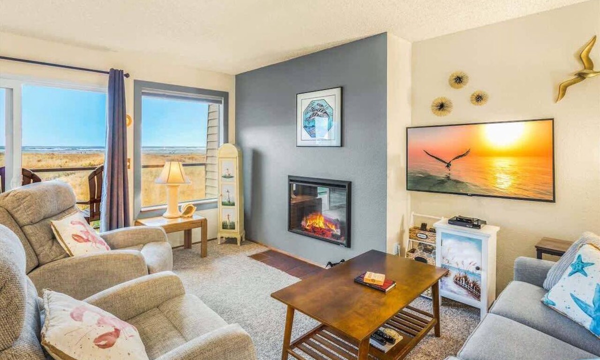Moclips Condo | Hi-Tide Resort, Fireplace, Dogs OK, Unit 14