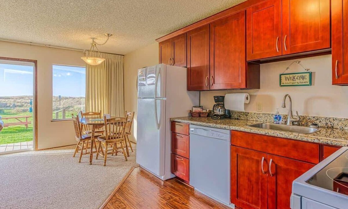 Moclips Condo | Hi-Tide Resort, Queen Bed, Dogs OK, Unit 5