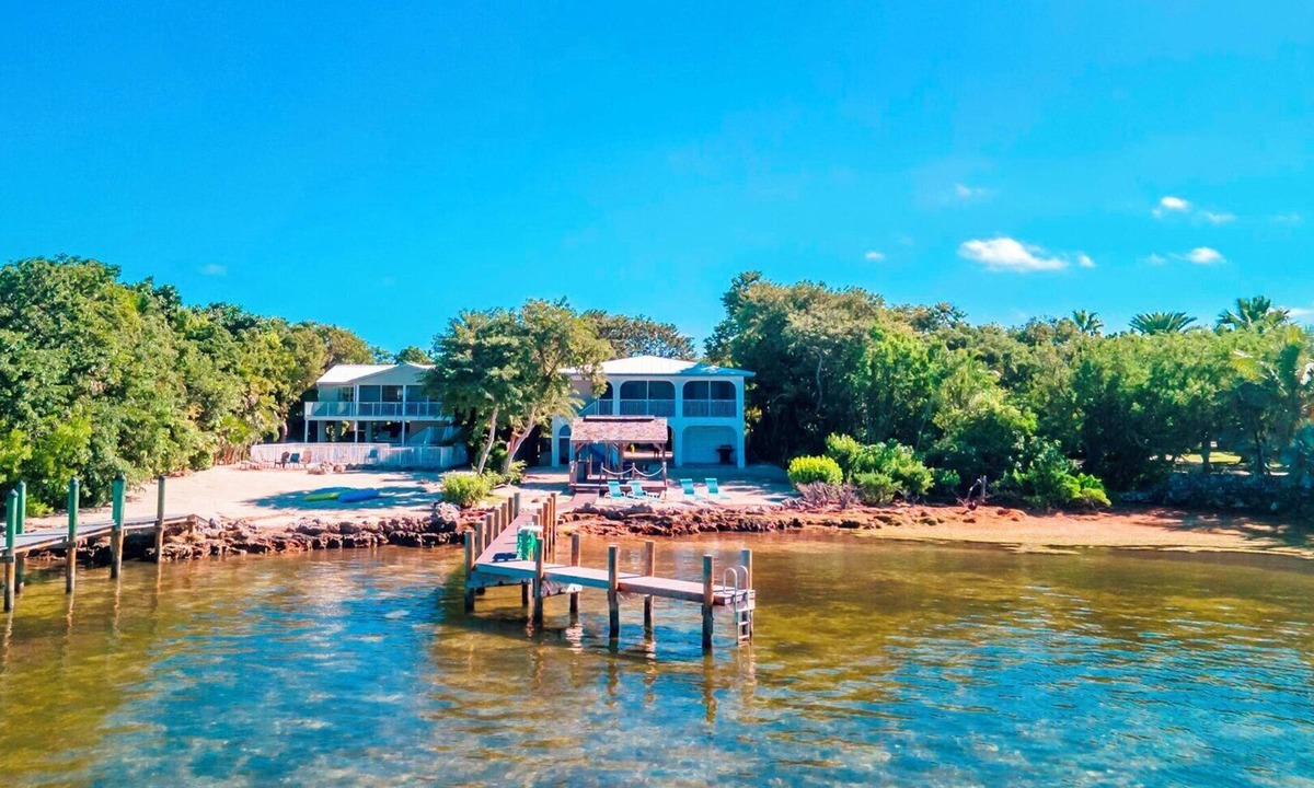 Marathon House | Hidden Paradise 3bed/3bath single family home with open water views & dockage