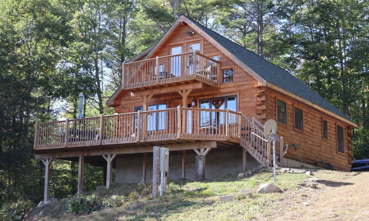 Schroon Lake Cabin | Hillside ADK Log Cabin with beautiful Schroon Lake views - 5 minutes to village!
