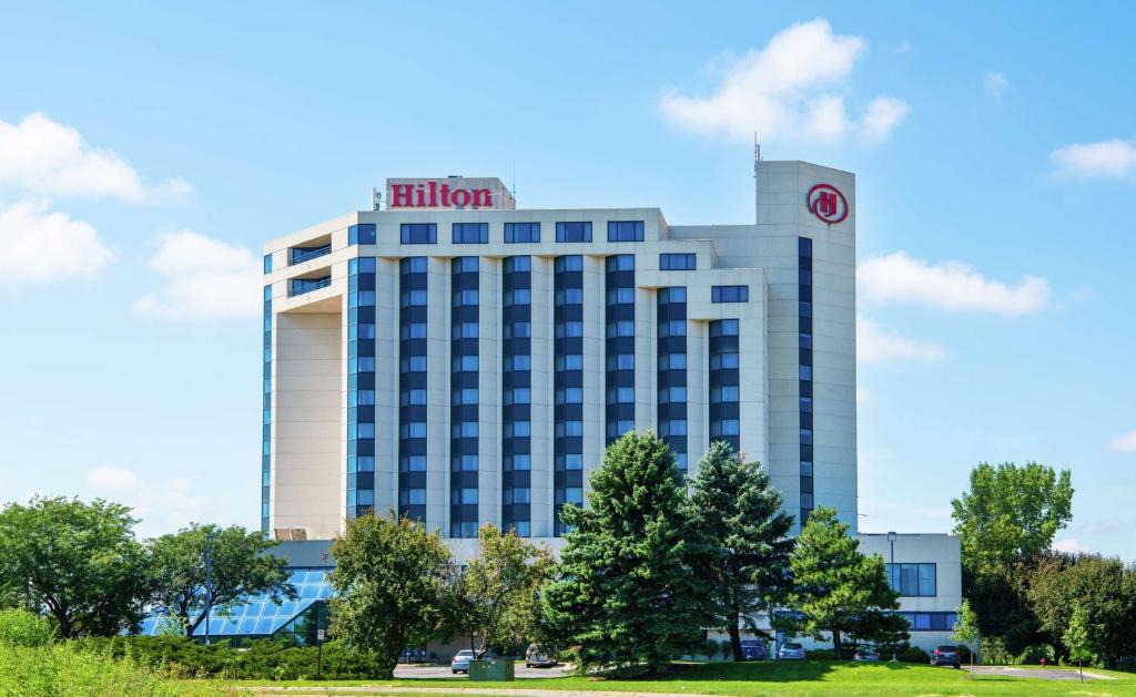 Hilton Paul Airport | South Loop