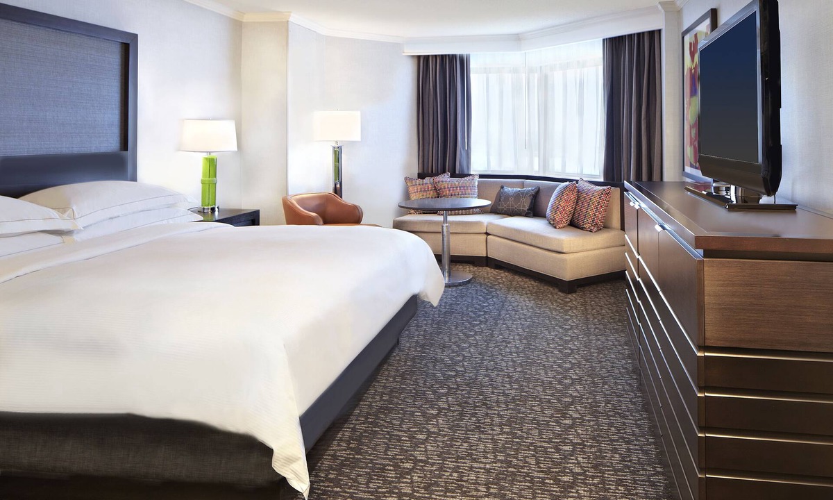 South Loop Hotel | Hilton Minneapolis-St. Paul Airport
